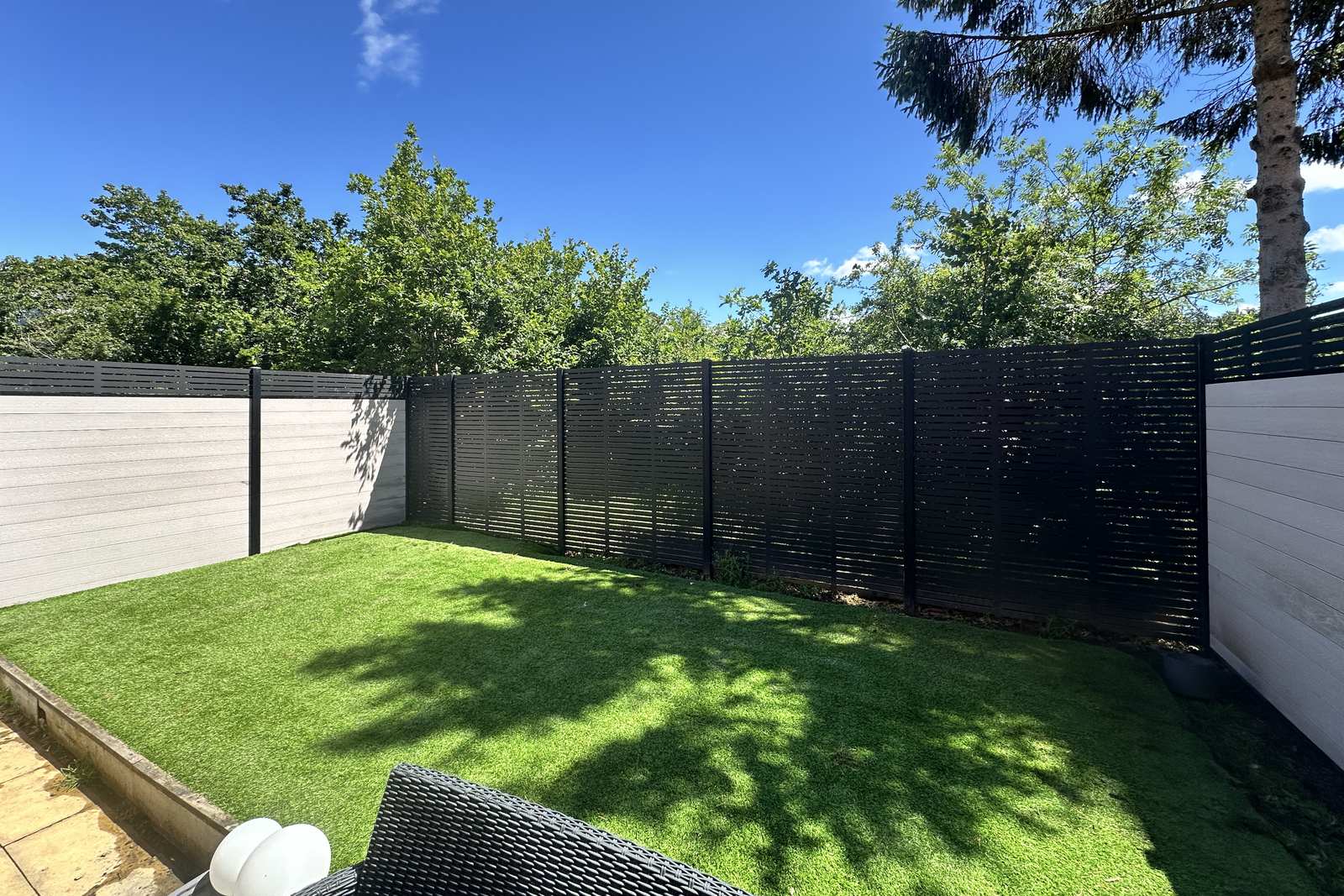 Charles & Ivy composite fencing, another angle of the same installation.